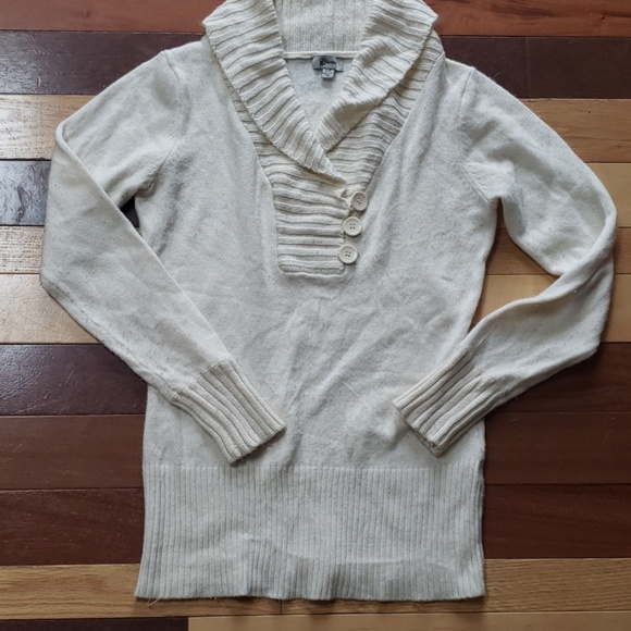 Guess Sweaters - Guess sweater